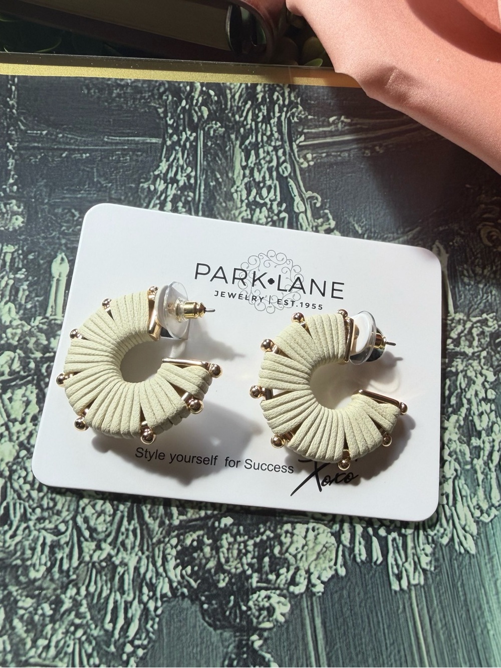 Park Lane “CUSTARD” lightweight Earrings - Picture 4 of 5